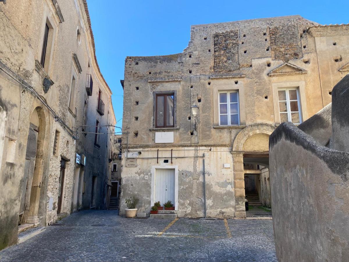 Al Castello Apartment Fiumefreddo Bruzio Exterior foto